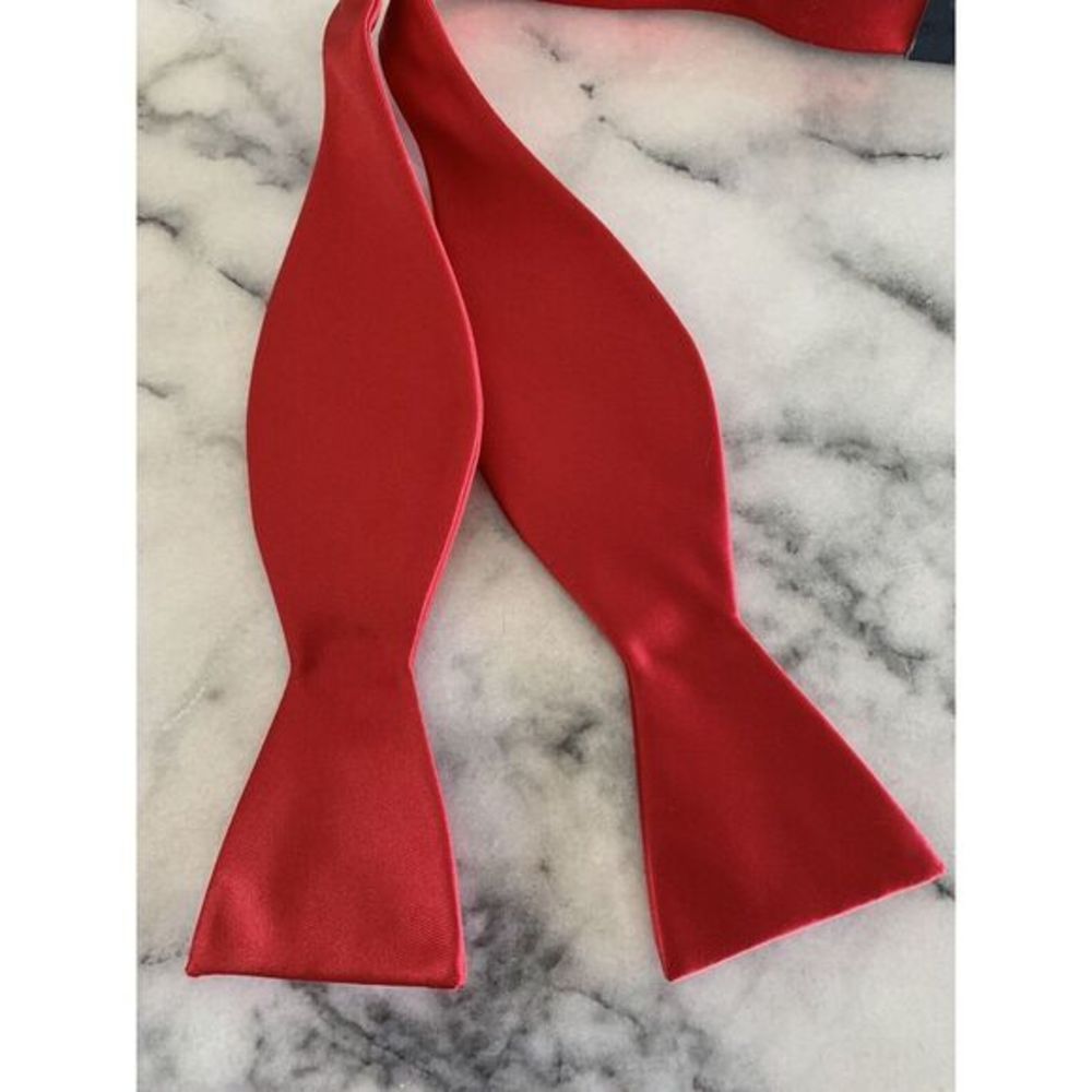 NWT $30 Stafford Solid Red Shiny Adjustable Self Tie Bow Tie